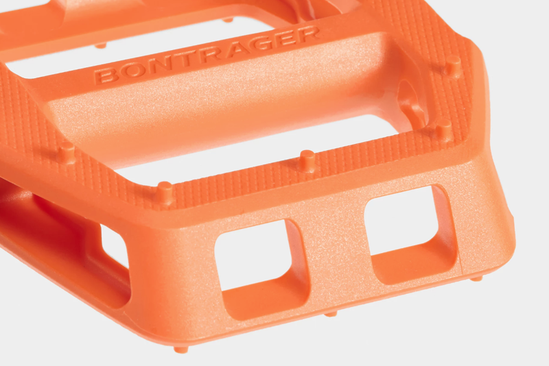 Bontrager Line Comp Flat Pedal Set in Roarange-1